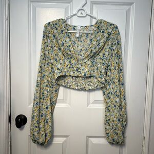 Size M floral print long sleeve crop top